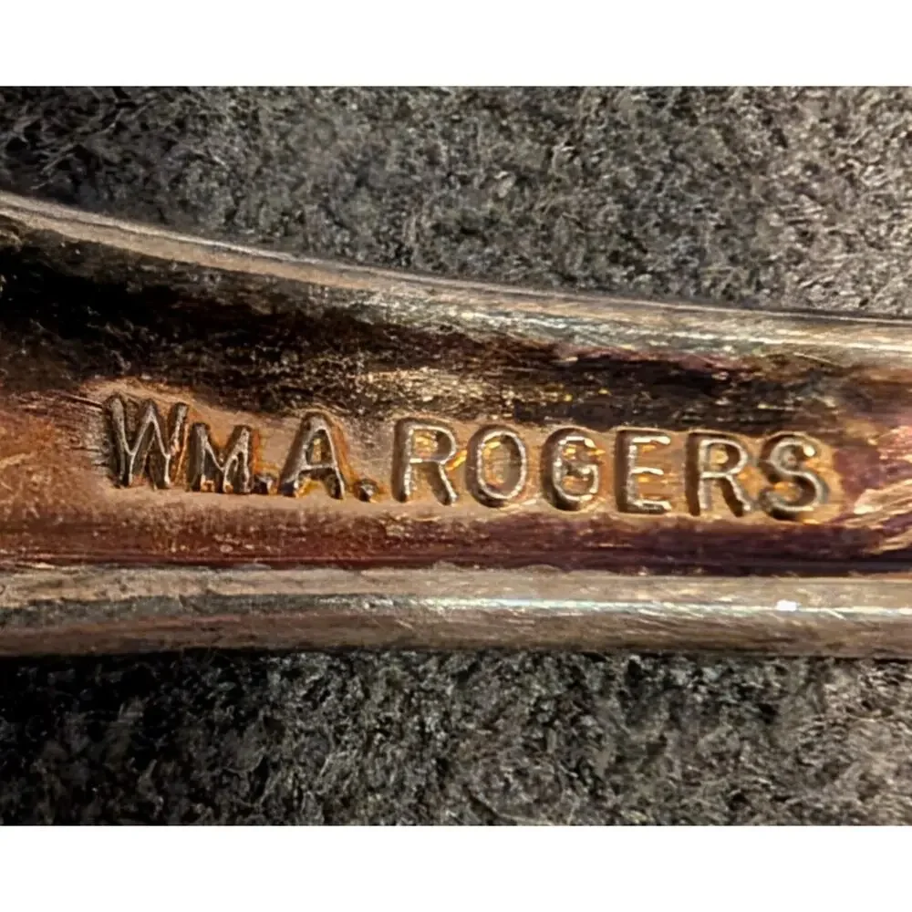 Vintage Wm. A. Rogers Deluxe Oneida Ltd. Stainless Steel Flatware Serving Fork